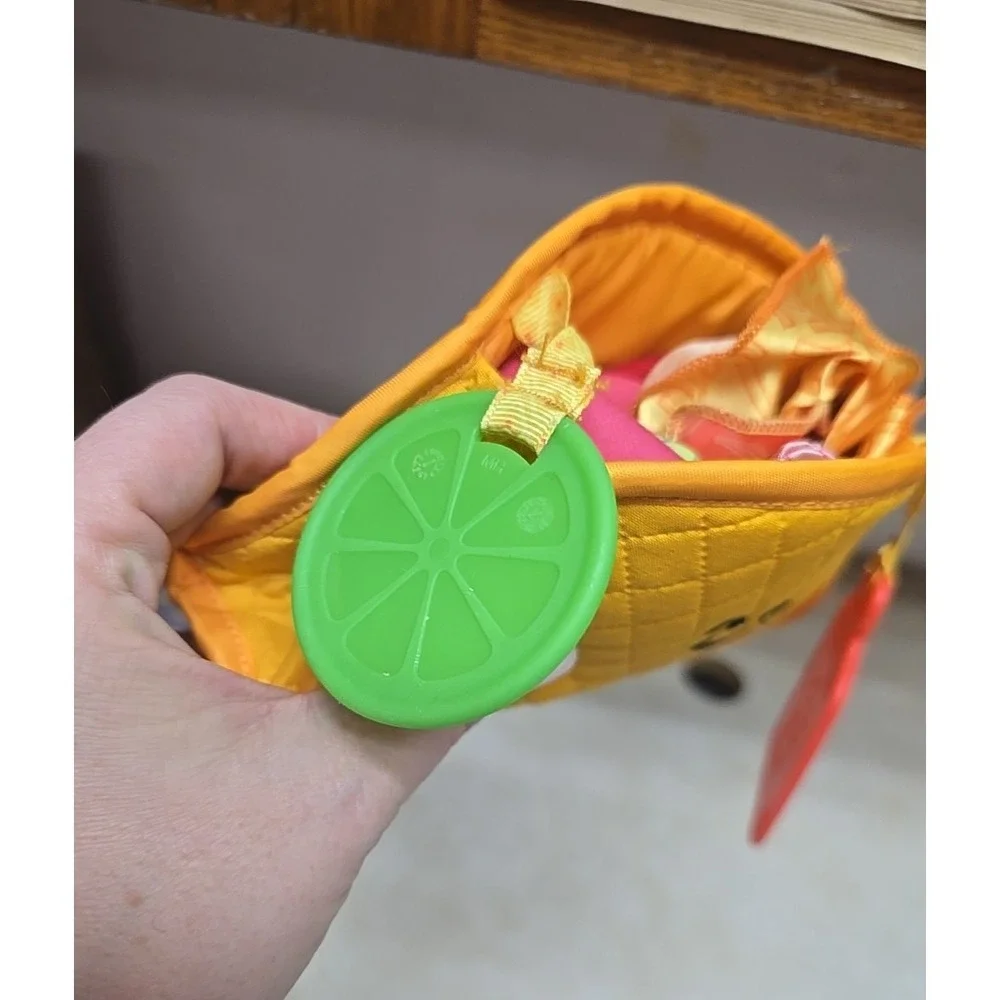 Melissa & Doug Multi-Sensory Soft Taco Fill & Spill Travel Infant Toddlers Toy‎